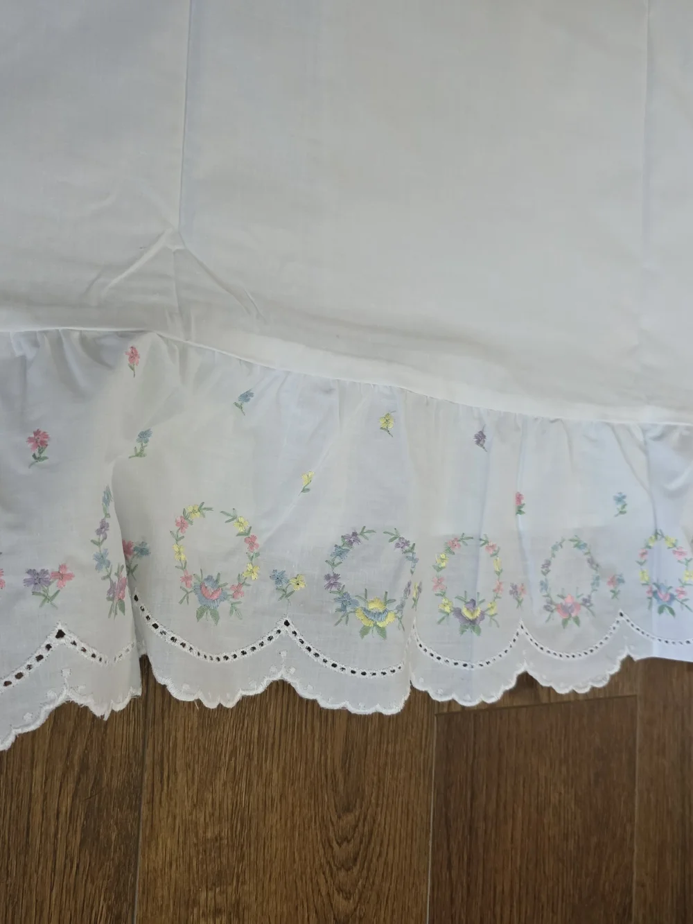 Delicate Ruffle Twin Flat Sheet Bed Skirt White Embroidered Floral Cotton Vtg